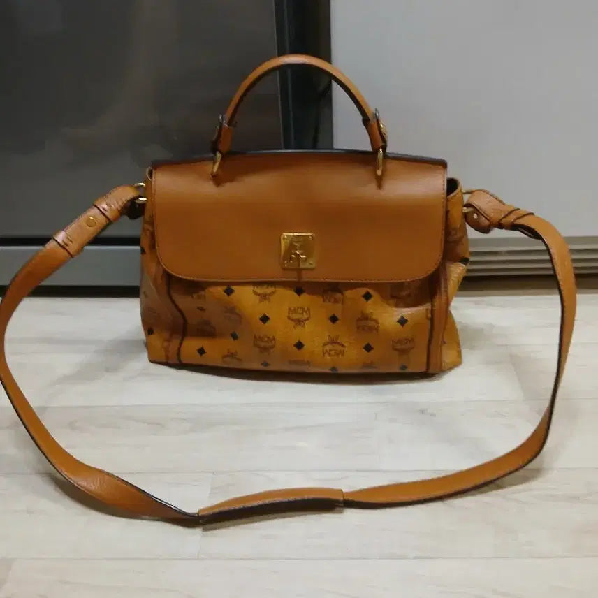 [BUNJANG] MCM Tote Bag Shoulder Bag Brown / MCM 토트백 숄더백 브라운