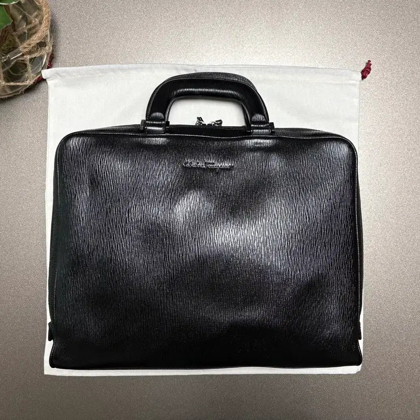 [BUNJANG] Salvatore Ferragamo Natural Calfskin Slim Briefcase / 페라가모 서류가방.천연소가죽(블랙.상태깨끗좋음