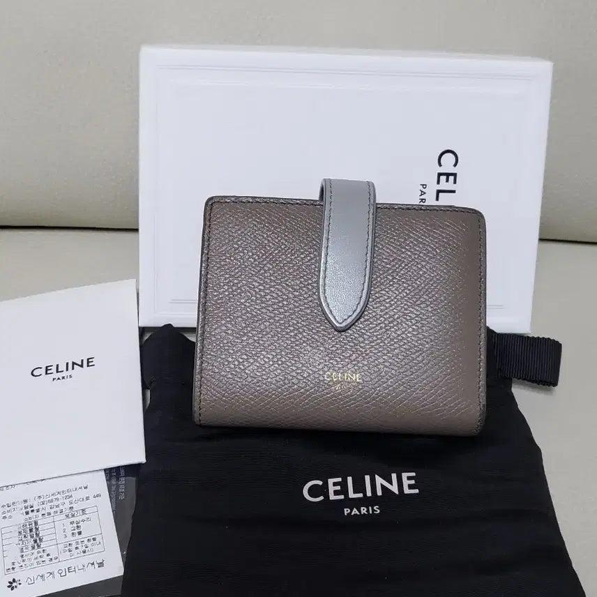 [BUNJANG] Celine Strap Bi-fold Wallet / 셀린느 스트랩 반지갑 정품