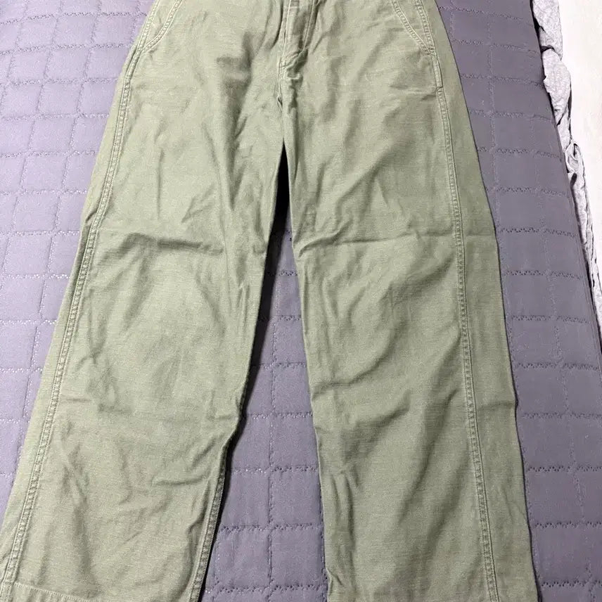 [BUNJANG] Musinsa Standard Back Satin Wide Officer Pants Khaki / 무신사 스탠다드 백사틴 와이드 오피서팬츠 카키입니다.