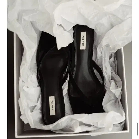 [BUNJANG] AND YOU Suede Kitten Heel Mules / 앤유 스웨이드 키튼힐 쪼리