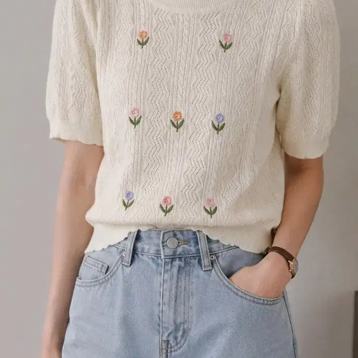 [BUNJANG] Clizy Embroidered Short Sleeve Knit T-Shirt Ivory / clizy 자수 반팔니트 여름티 아이보리