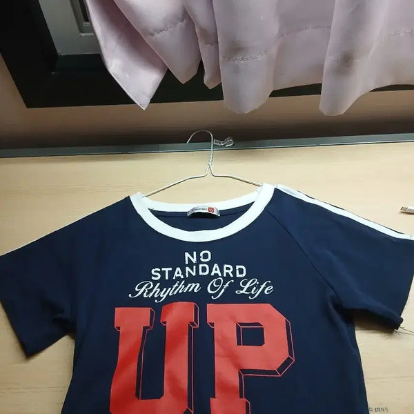 [BUNJANG] Navy UP Lettering Short Sleeve Crop T-Shirt / 네이비 UP 레터링 반팔 크롭티