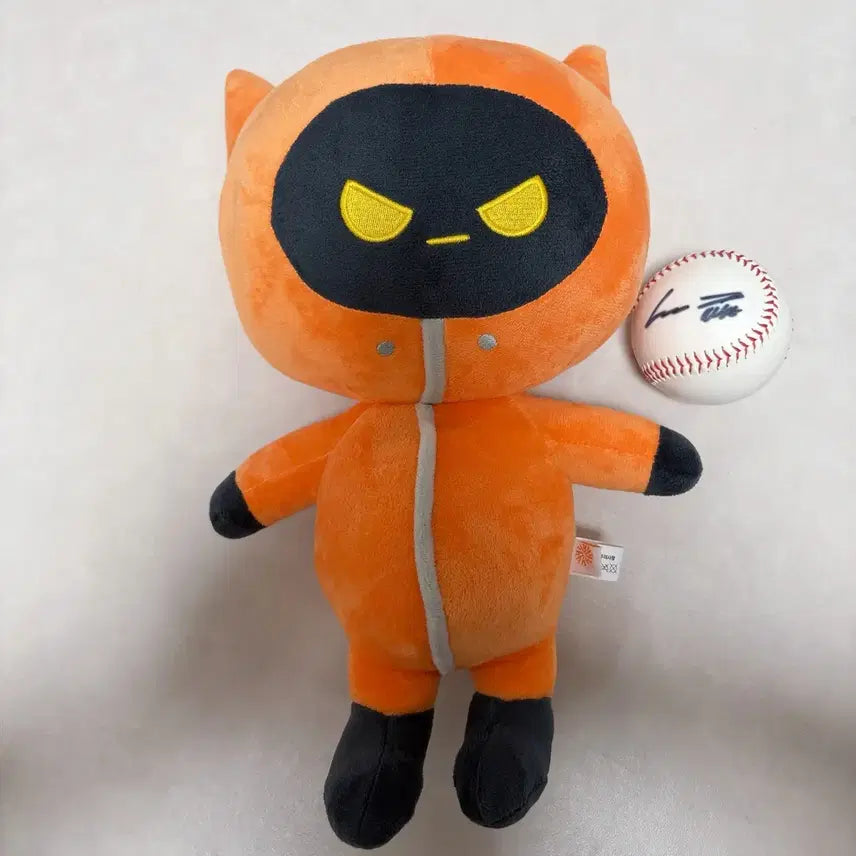 [BUNJANG] Hanwha Eagles Lee Jin-young Autographed Baseball & Hoodie Doll Set / 한화이글스 인형 한화 이글스 사인볼 이진영 후디인형