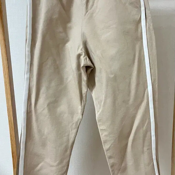 [BUNJANG] N21 Beige Side Line Pants Size 36 / N21 베이지 사이드라인 팬츠 36 매장판