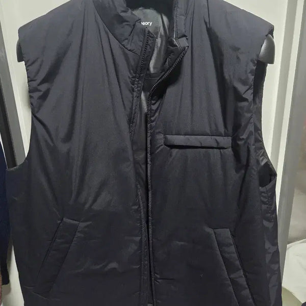 [BUNJANG] Theory Padded Vest Black L / 띠어리 패딩 조끼 블랙 L 25fw 새상품입니다