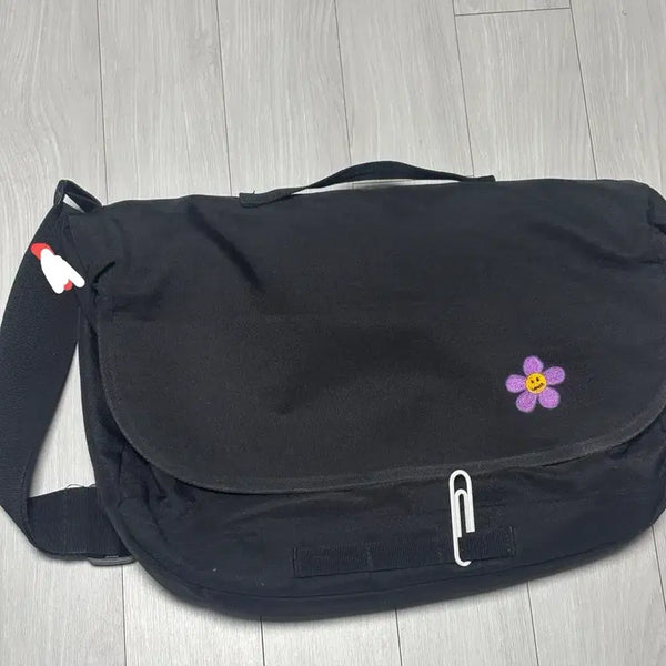 [BUNJANG] Graver Cross Messenger Bag / 그레이버 크로스 메신저백