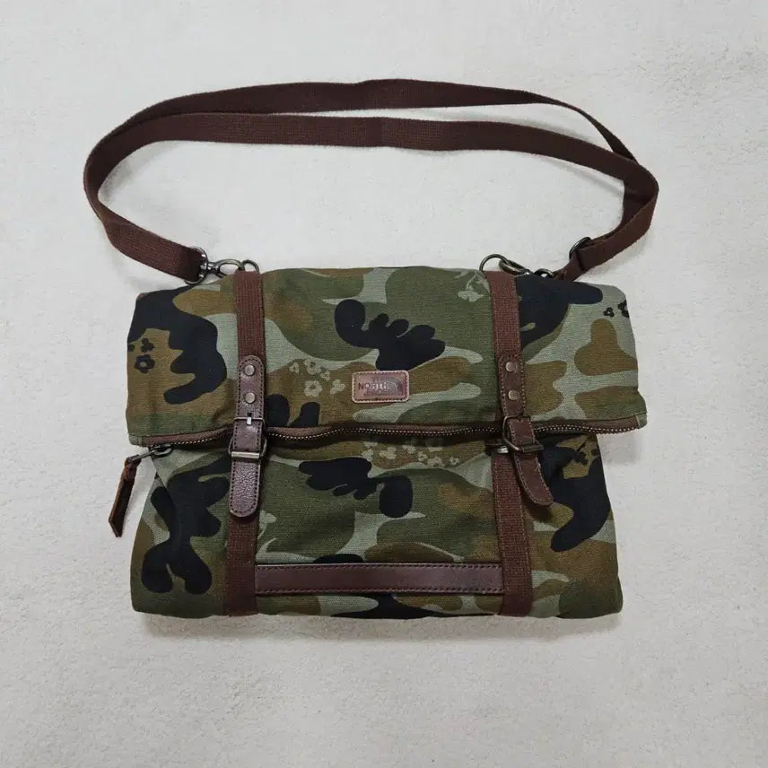 [BUNJANG] The North Face Camouflage Crossbody Bag / 노스페이스 카모플라주 크로스백 급처