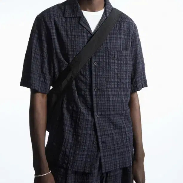 [BUNJANG] COS Checked Seersucker Camp Collar Polo Shirt / COS 코스 체크 시어서커 캠프 칼라 폴로 셔츠