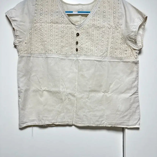 [BUNJANG] Mori Ivory Embroidered Perforated Sleeveless Cap Blouse / 모리 아이보리 자수 펀칭 민소매 캡 블라우스