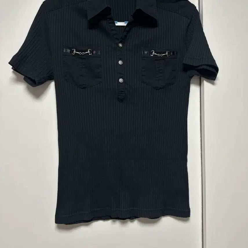 [BUNJANG] Ribbed Collar Short Sleeve T-shirt with Western Chain Button / 웨스턴 체인 단추 골지 카라 반팔티