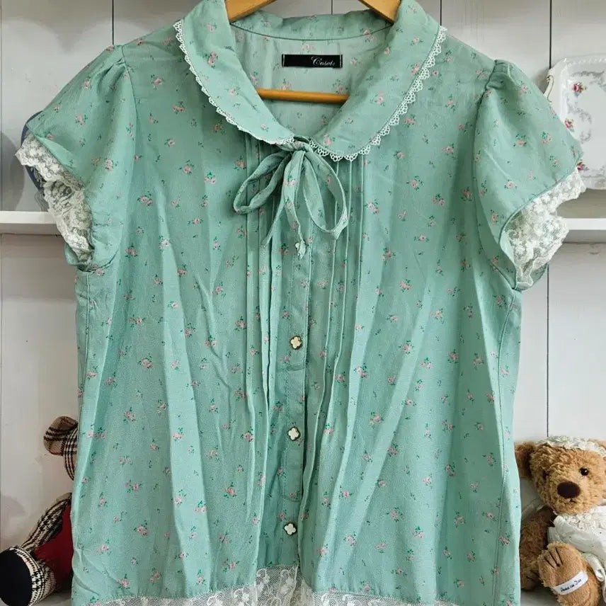 [BUNJANG] Mint Floral Lace Collar Blouse / 민트 플로럴 레이스 카라 블라우스