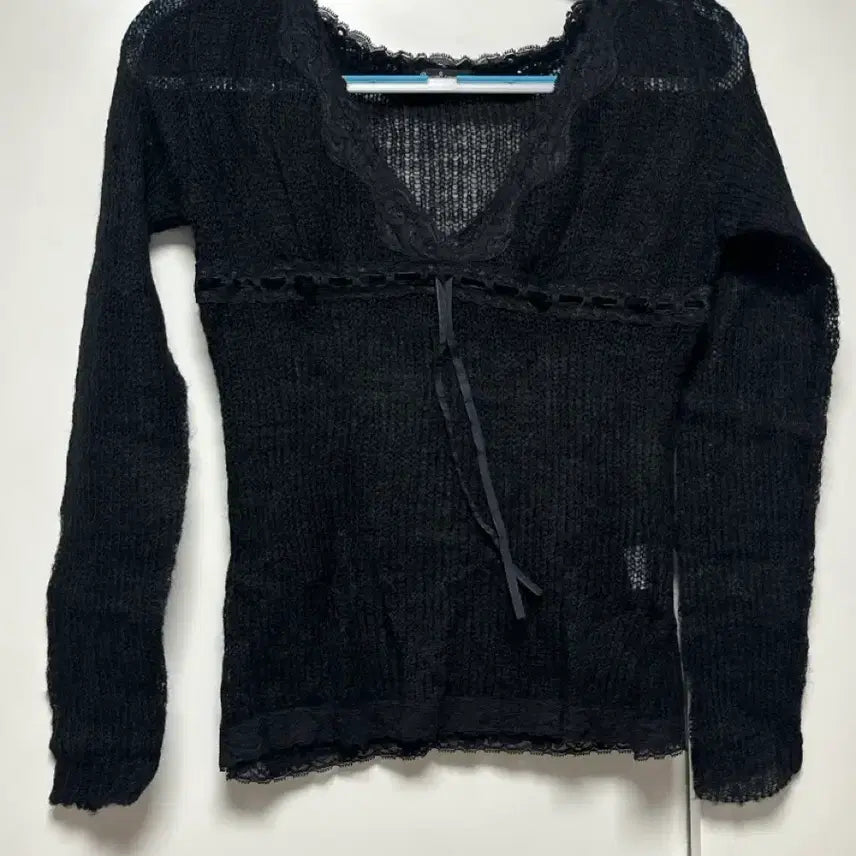 [BUNJANG] Rogard Black Net Lace V-Neck Knit / 로갸드 블랙 그물 레이스 브이넥 니트