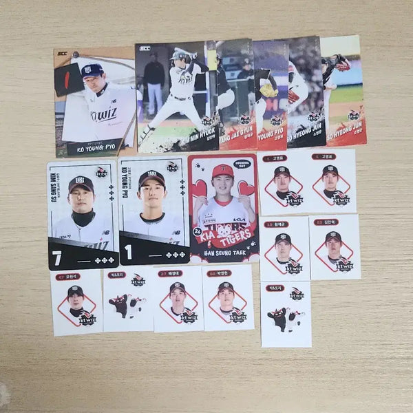 [BUNJANG] KT Wiz Baseball Photocard and Seal Set / kt위즈 포토카드(기아:한승택, 비빔면:고영표,김상수) 띠부씰:박영현