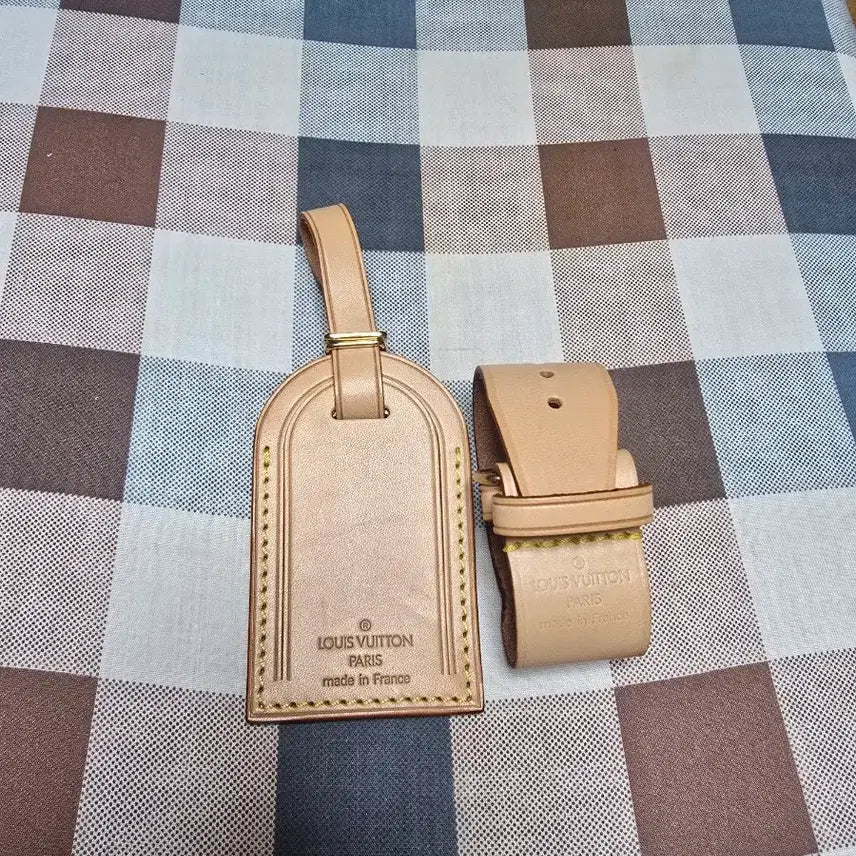 [BUNJANG] Louis Vuitton Cowhide Luggage Name Tag & Holder Set (Bag Charm) / [정품] 루이비통 카우하이드 러기지 네임택 & 홀더 세트 (백참)