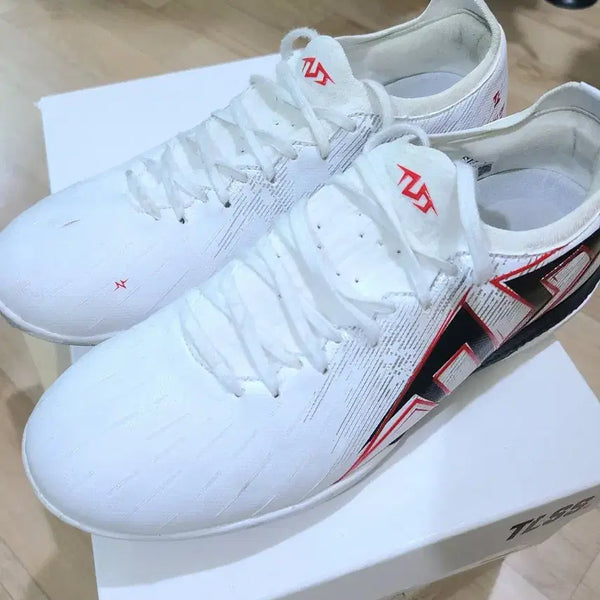 [BUNJANG] TLSS Striker 711 TF Futsal Shoes / tlss. 스트라이커 711 tf 풋살화