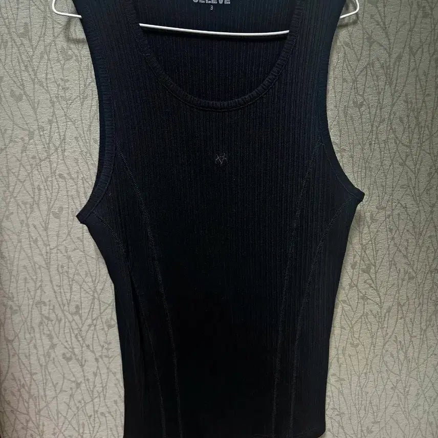 [BUNJANG] JLUB Ribbed Symbol Embroidery Sleeveless Top Size 3 / 제이엘브 심볼자수 골지 나시 3사이즈
