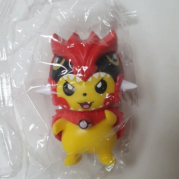[BUNJANG] Poncho Pikachu & Groudon Figure (New) / 판쵸피카츄 그란돈 피규어 새상품
