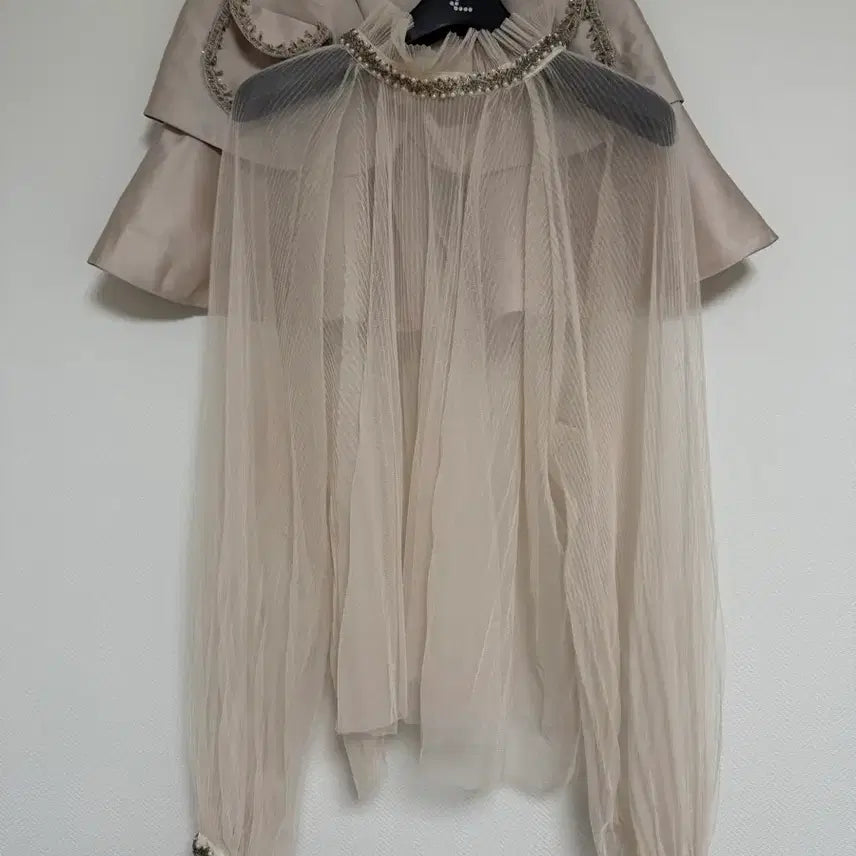 [BUNJANG] La Belle Blanche Beaded Tulle Blouse / 라벨르블랑 비즈 튤 블라우스