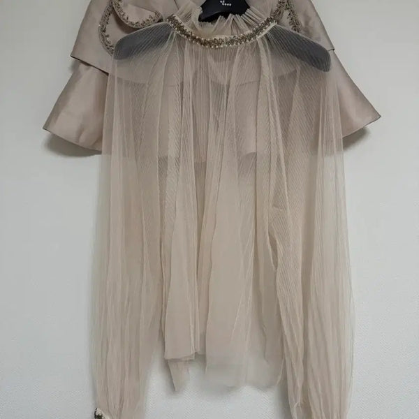[BUNJANG] La Belle Blanche Beaded Tulle Blouse / 라벨르블랑 비즈 튤 블라우스