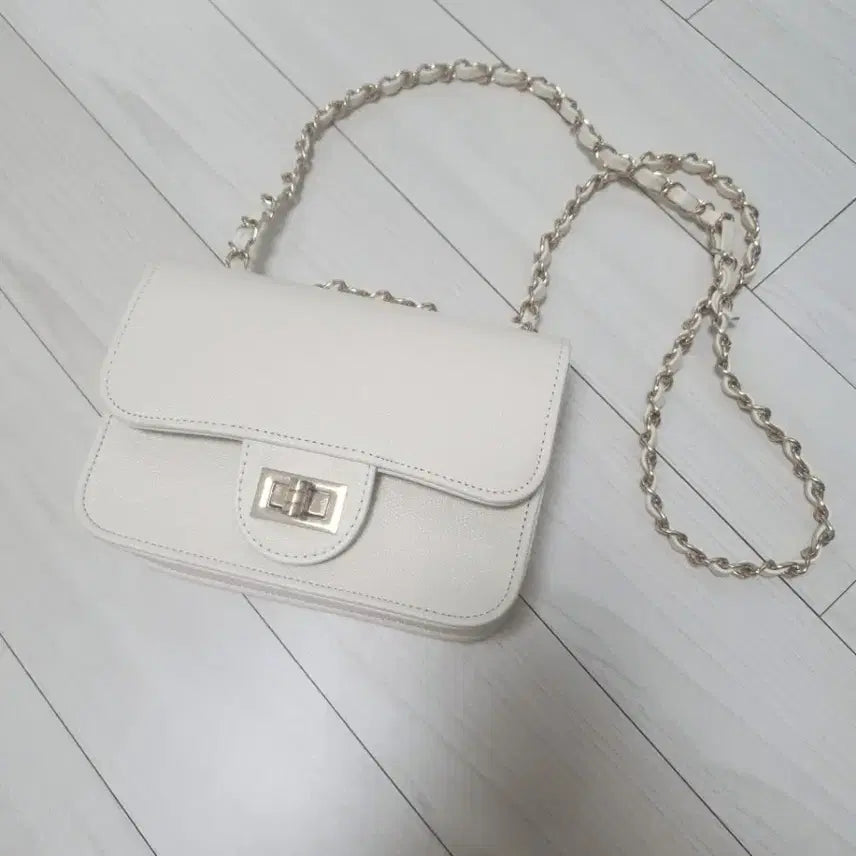 [BUNJANG] Gocce Chain Mini Bag White / 고세 체인 미니백 화이트