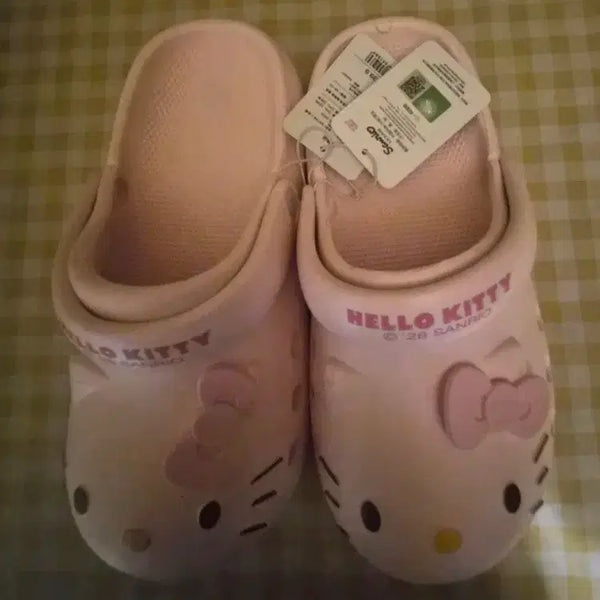 [BUNJANG] Hello Kitty Pink Crocs Slippers Sandals Size 250mm / 헬로키티 핑크색 크록스 슬리퍼 샌들 250mm (새상품)
