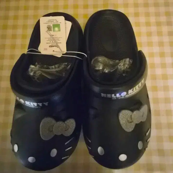 [BUNJANG] Hello Kitty x Crocs Slip-on Sandals (Size 250mm) / 헬로키티 샌들 크록스 슬리퍼 250mm (새상품)