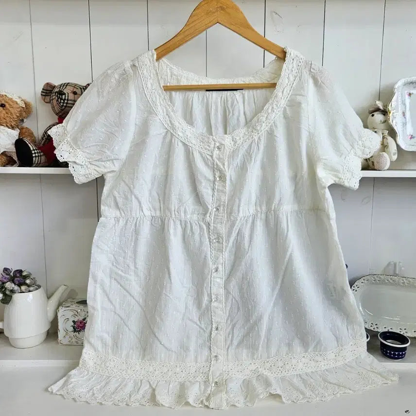 [BUNJANG] French Lace Frill Blouse / 프렌치 레이스 프릴 블라우스