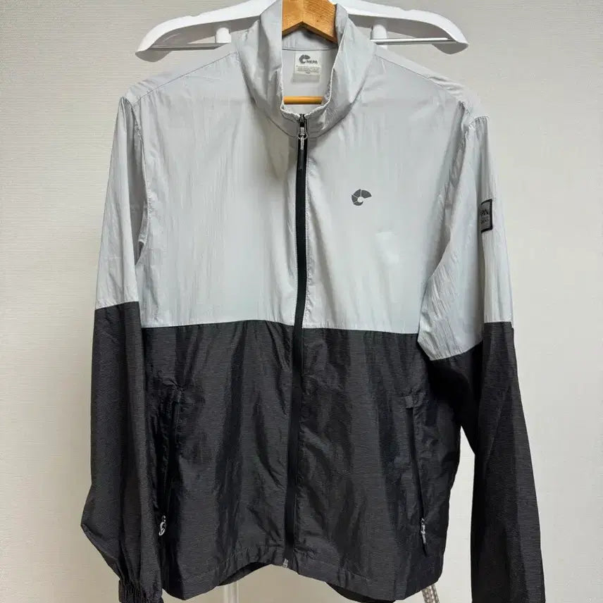 [BUNJANG] NEPA Lightweight Windbreaker Jacket Size 100 / 네파 경량 바람막이 자켓 100사이즈