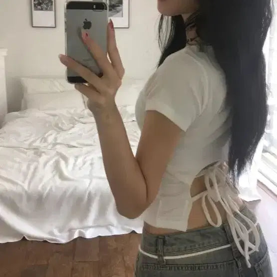 [BUNJANG] White Short-Sleeve T-Shirt with Back Slit / 백트임 반팔
