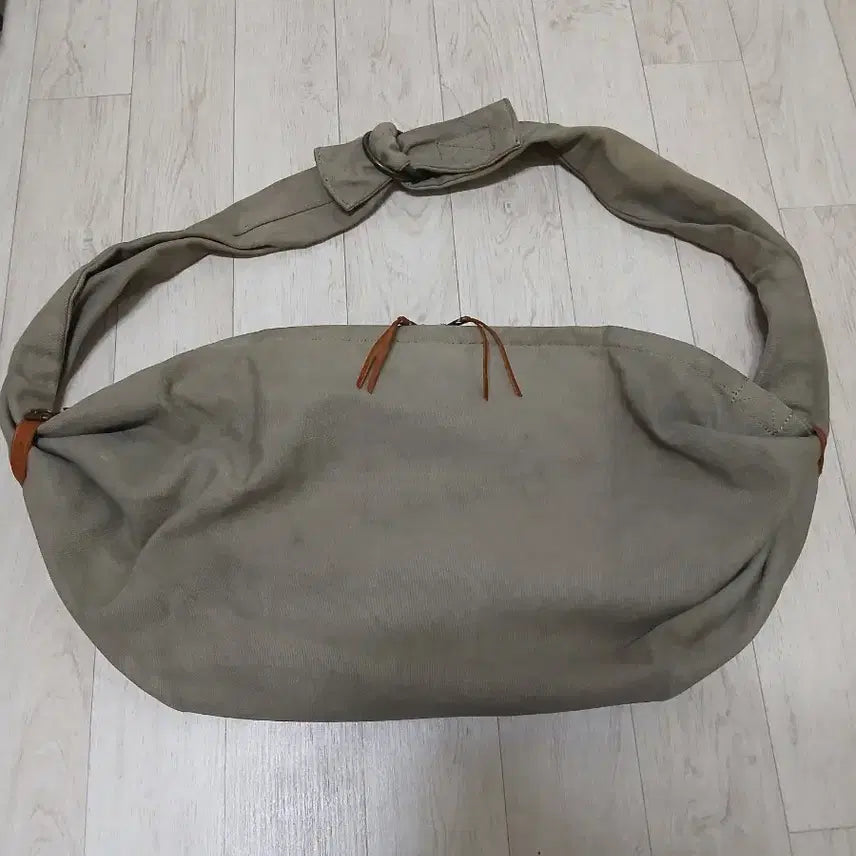 [BUNJANG] Kapital No.6 Canvas Snufkin Bag Khaki / 캐피탈 No.6 캔버스 스너프킨 백 카키 [F]