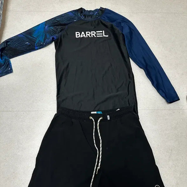 [BUNJANG] Barrel Rash Guard and Shorts Set / Barrel 래쉬가드 반바지 세트