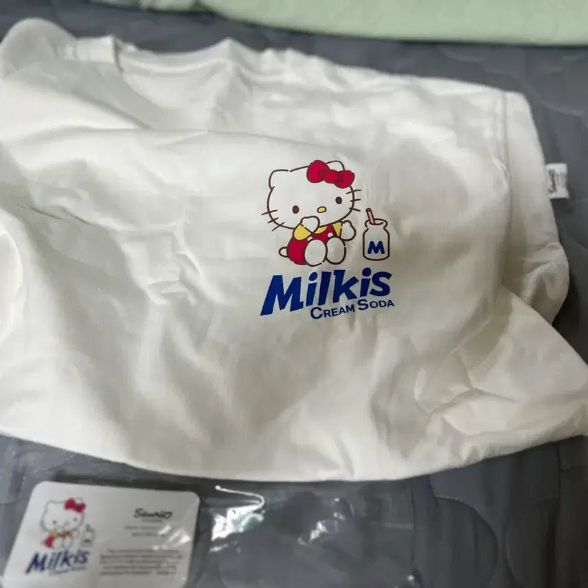 [BUNJANG] Hello Kitty x Milky Soda Collaboration T-Shirt / 헬로우 키티 밀키스 콜라보 반팔티