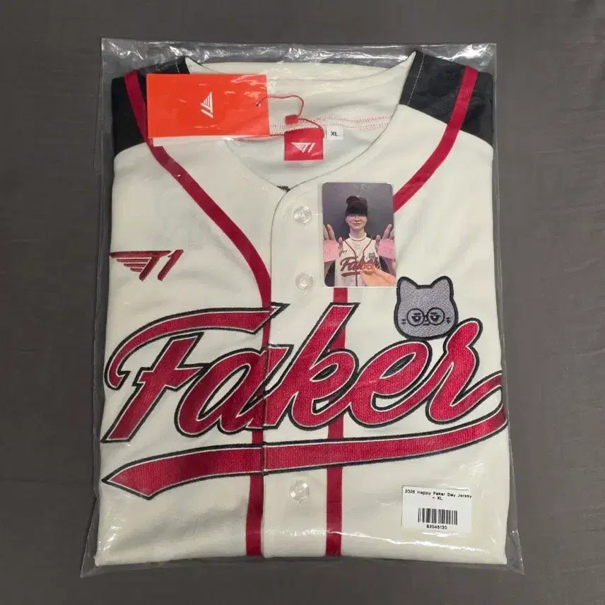 [BUNJANG] T1 Faker Birthday Jersey Uniform XL with Photocard / [XL] 페이커 생일 져지 유니폼 T1 포토카드 포함