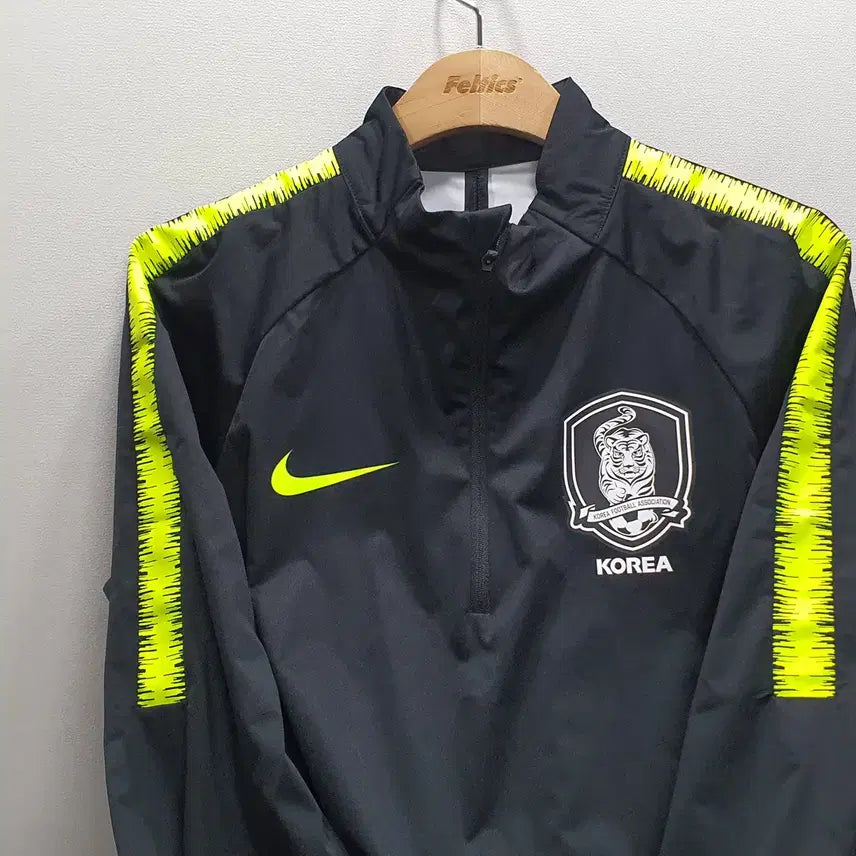 [BUNJANG] South Korea National Football Team 2018-2020 Shield Top (Size S) / 18 20 축구 국가대표 쉴드탑 S사이즈 (가로49 세로73)