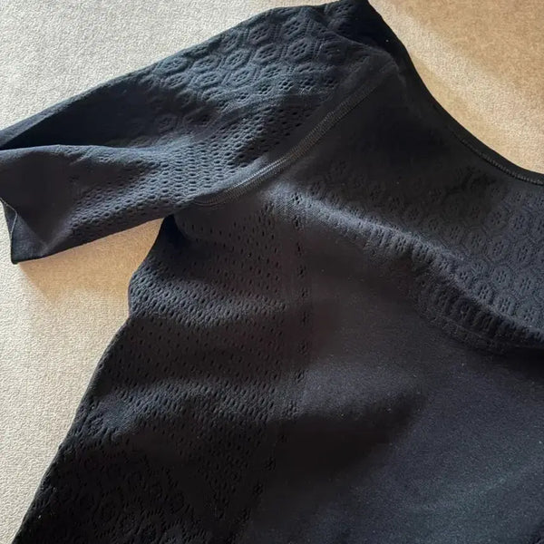[BUNJANG] Lululemon Embroidered Punching Black Bodysuit Size 4 / 룰루레몬 자수 펀칭 블랙 바디수트 (사이즈 4)