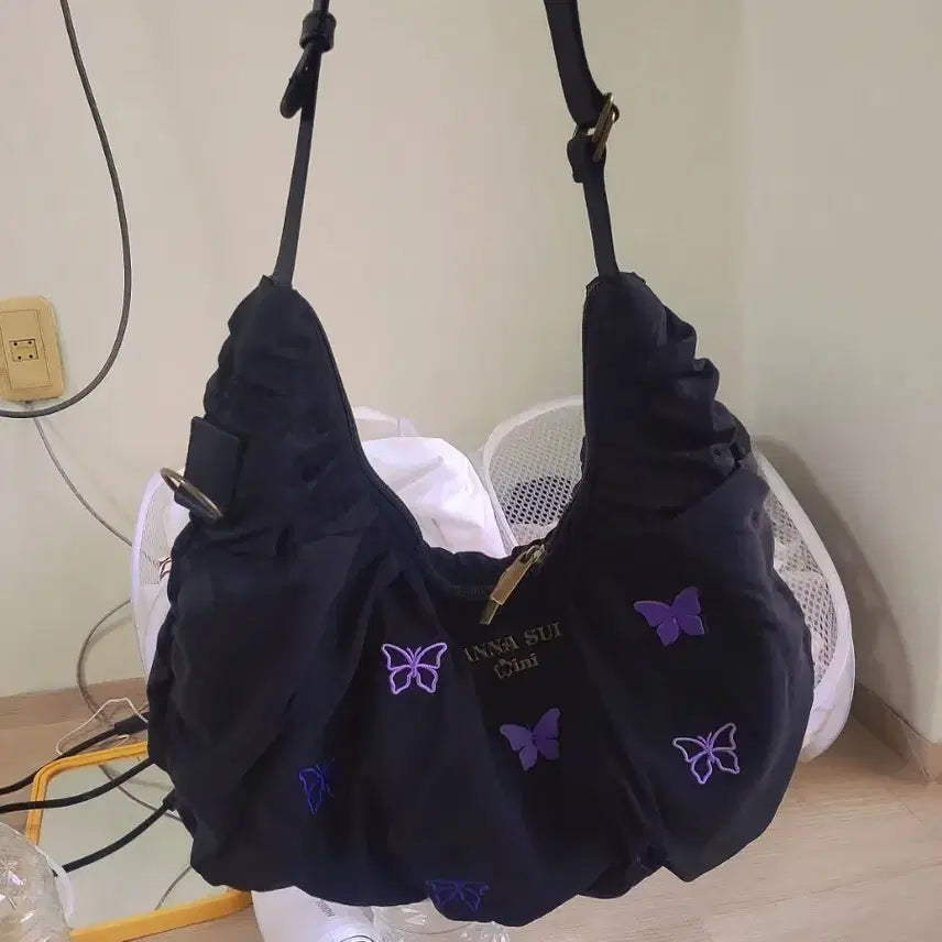 [BUNJANG] Anna Sui Croissant Shoulder Bag / (새것) 안나수이 가방 숄더백 명품가방 브랜드가방 데이트룩 데일리가방