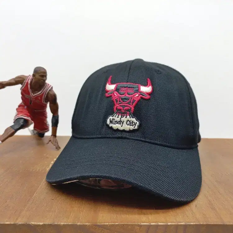 [BUNJANG] NBA Chicago Bulls Windy City Embroidered Snapback Hat Black Red / NBA 10s 시카고 불스 윈디 시티 자수 스냅백 블랙 레드
