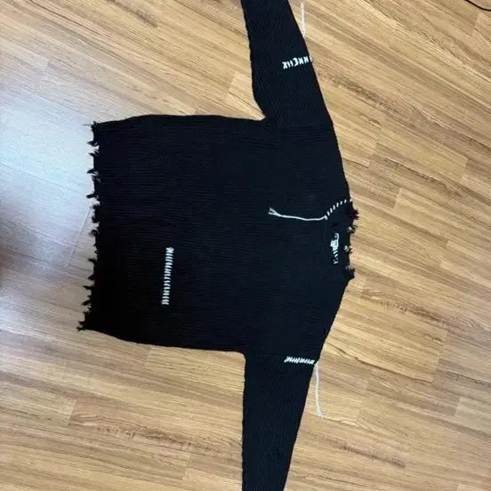 [BUNJANG] Black Distressed Knit Sweater / 데미지 니트