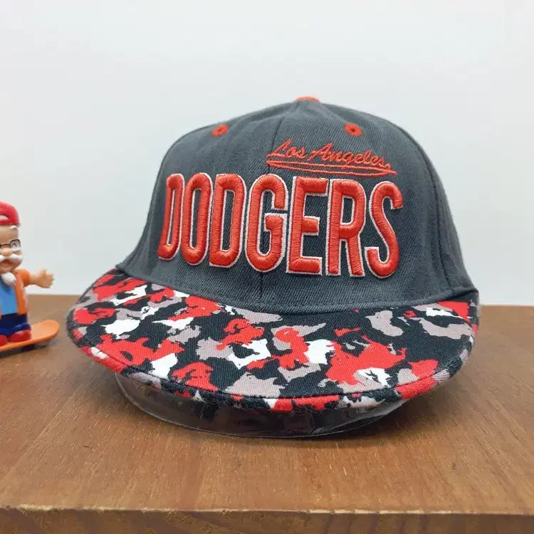 [BUNJANG] MLB LA Dodgers Camo Flower Colorblock Embroidery Snapback Grey Red / MLB LA 다저스 카모 플라워 배색 자수 스냅백 그레이 레드
