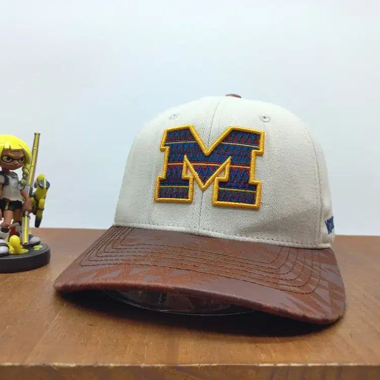[BUNJANG] NCAA Michigan Wolverines Snapback Hat - Ivory / NCAA 스냅백 모자 미시간 대학 아이보리