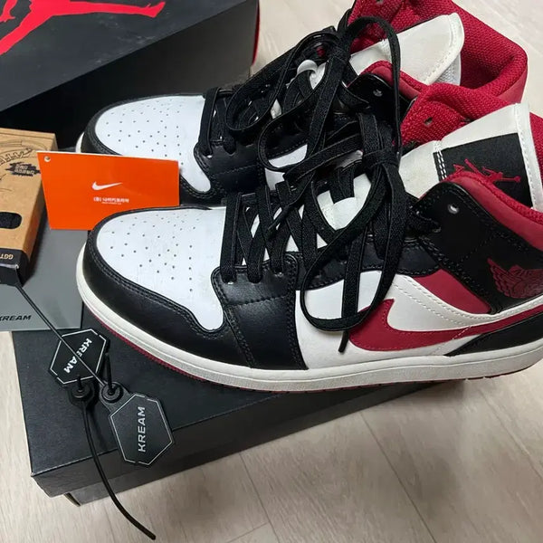 [BUNJANG] Air Jordan 1 Mid "Bleached Coral" Sneakers / 조던1 미드 피고래