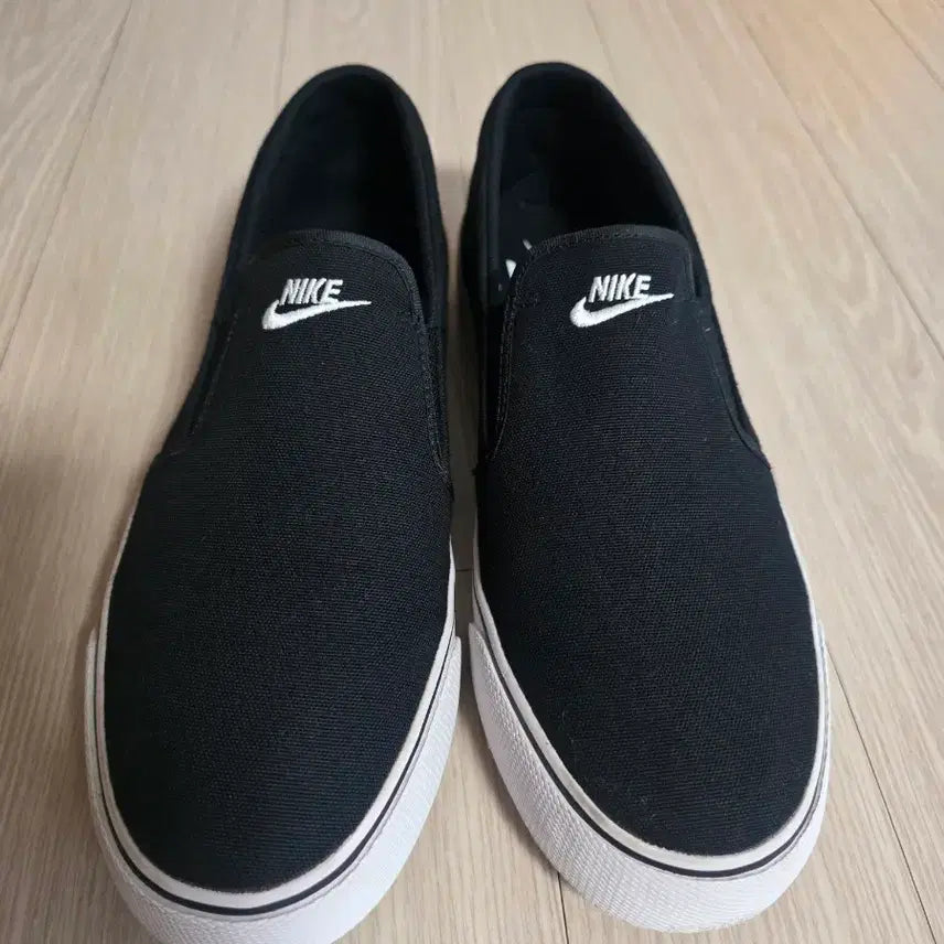 [BUNJANG] Nike Toki Slip Textile Black White Sneakers 275mm / 나이키 토키 슬립 텍스타일 블랙 화이트 275mm