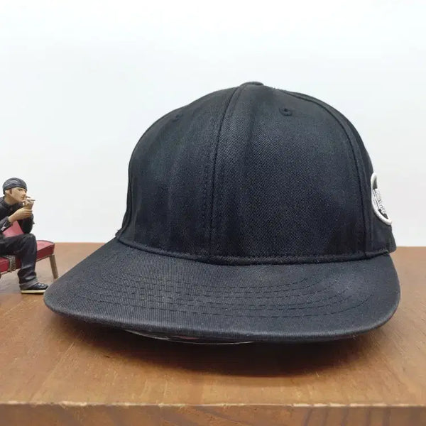 [BUNJANG] Hat's On x Smirnoff Collaboration Zipper Detail Snapback Hat Black / 햇츠온 x 스미노프 콜라보 지퍼 디테일 스냅백 모자 블랙