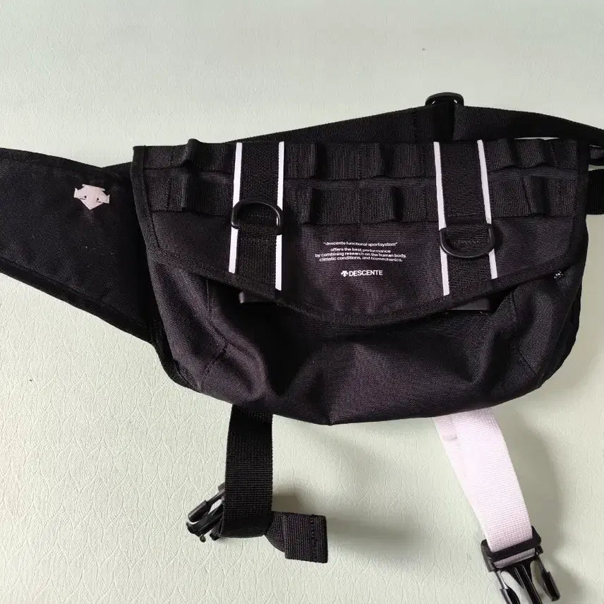 [BUNJANG] Descente Messenger Bag / 데상트 메신저백 팝니다