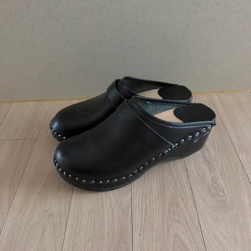 [BUNJANG] Troentorp Black Stud Clogs (Size 38) / 트로엔토프 블랙 스터드 클로그 38