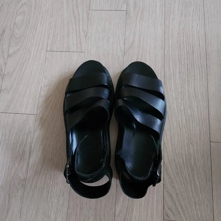 [BUNJANG] Dr. Martens Strap Sandals Black / 닥터마틴 스트랩 샌들 블랙