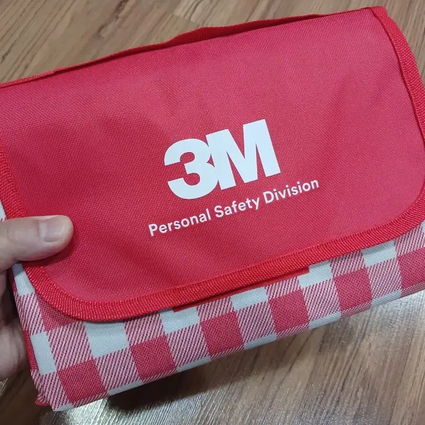 [BUNJANG] Durable Portable Waterproof Picnic Camping Outdoor Mat / [새것 미사용] 튼튼한 원단의 휴대용 방수 피크닉 캠핑 야외 매트 돗자리