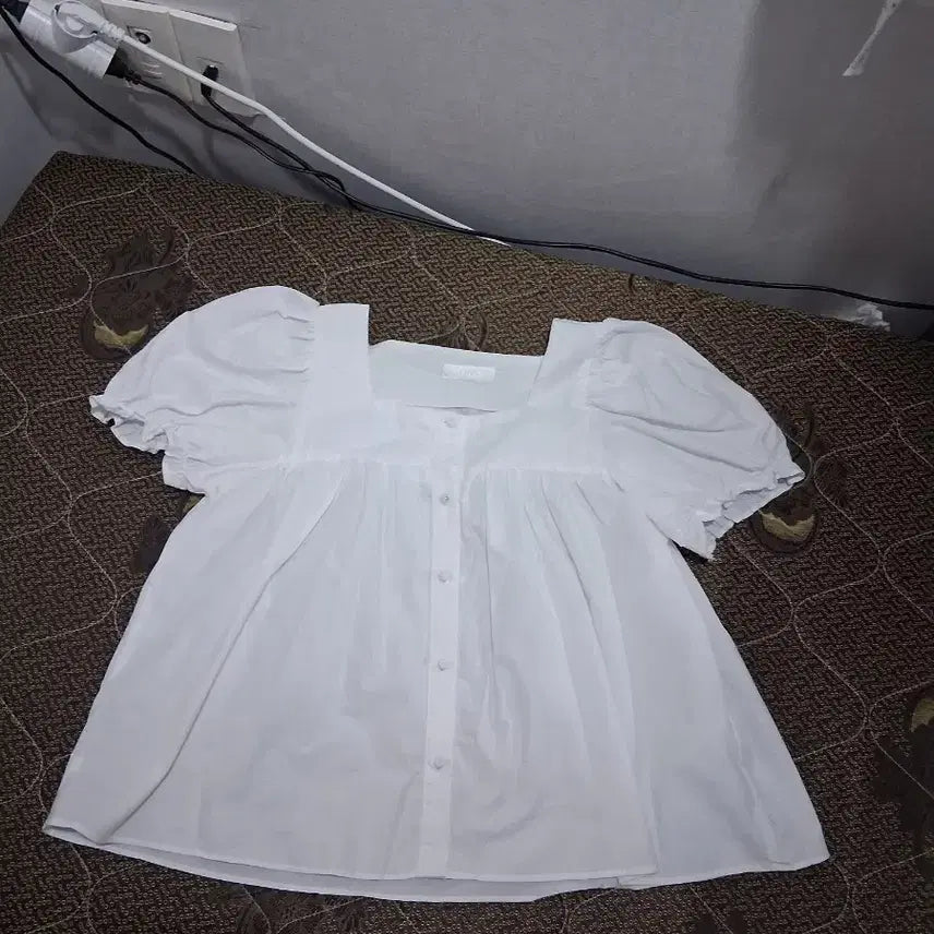 [BUNJANG] Puff Sleeve Short Sleeve White Blouse / 퍼프소매 반팔 화이트 블라우스