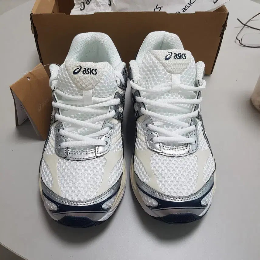 [BUNJANG] ASICS Gel-Cumulus 16 Running Shoes / 아식스 젤 큐믈러스 16 255